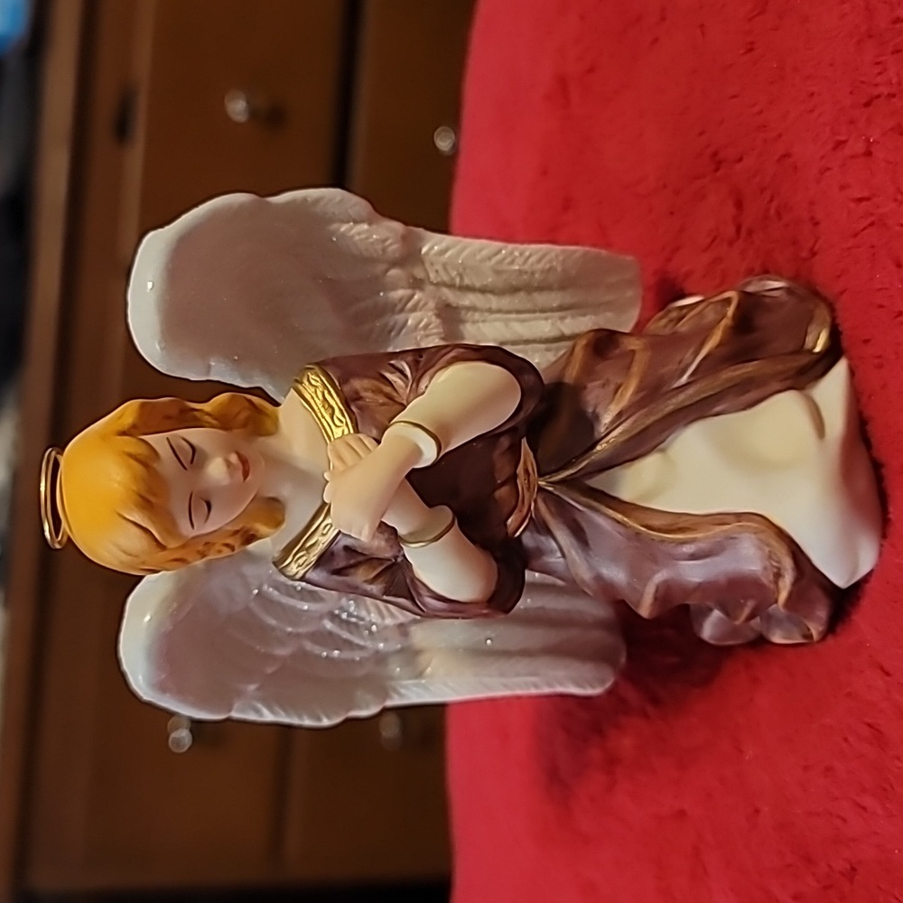 Angel Of Prayer From the Thomas Kinkade Nativity collection by Hawthorne Village